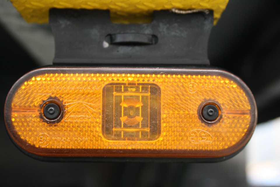 Side and front reflectors can be combined with a side or front marker lamp.