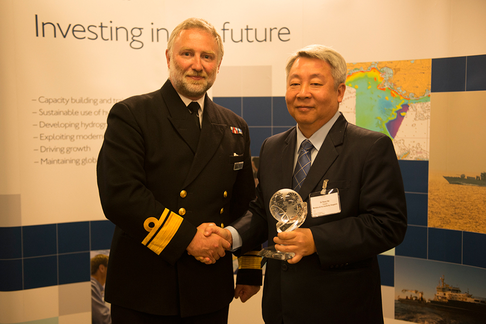 2016 Alexander Dalrymple Award presented to Singapore’s Parry Oei