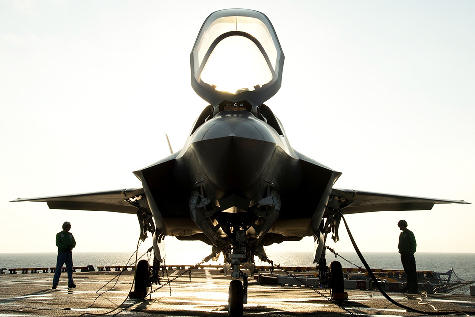 UK and US military test Lightning II jets at sea