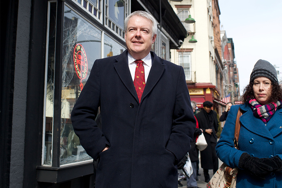 First Minister Carwyn Jones takes the Dylan Thomas Walking Tour in New York. Photo by Dan Callister.