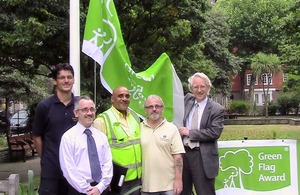 Andrew Stunell with the Millbank Gardens team