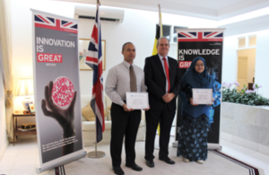 British High Commissioner David Campbell presented Azizul Azri Haji Majit and Khairunnisa Ash’ari with certificates