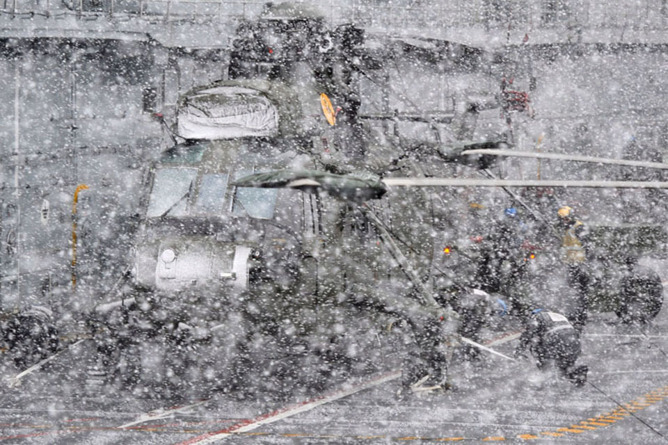 HMS Illustrious trains in tough Arctic conditions