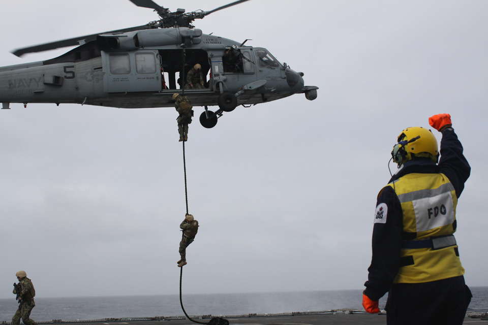 HMS Dragon works with US carrier group