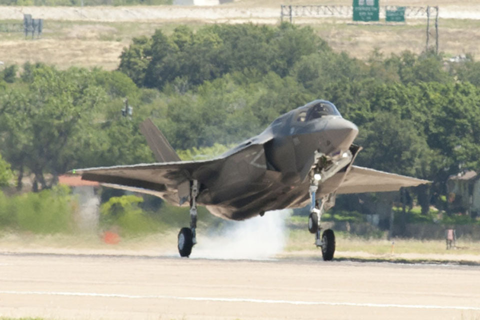 F 35 Lightning II jet to make maiden British flight