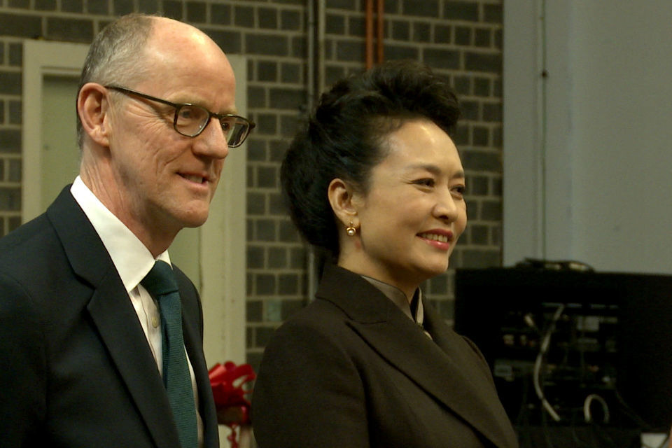 China’s First Lady visits London school