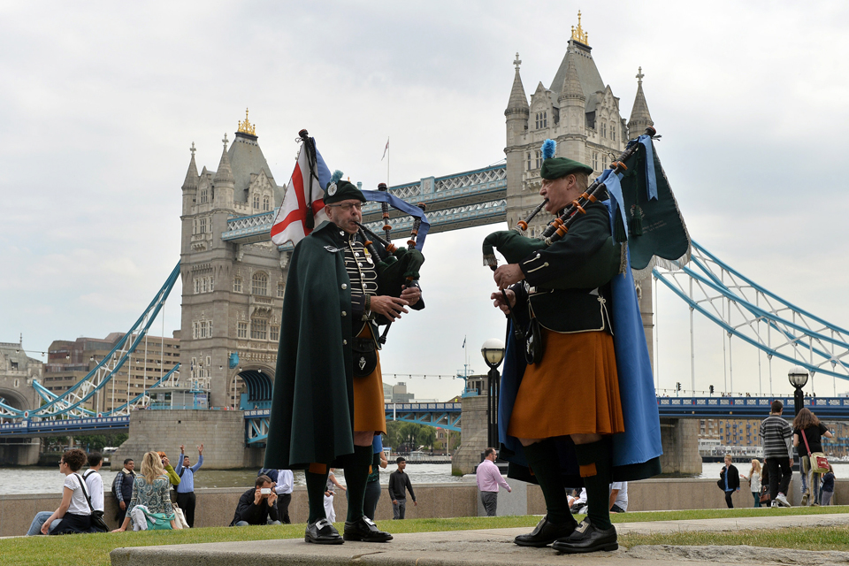 Pipers from the London Irish Rifles Army Reserve