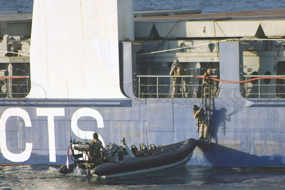 HMS Montrose aids German ship after pirate attack