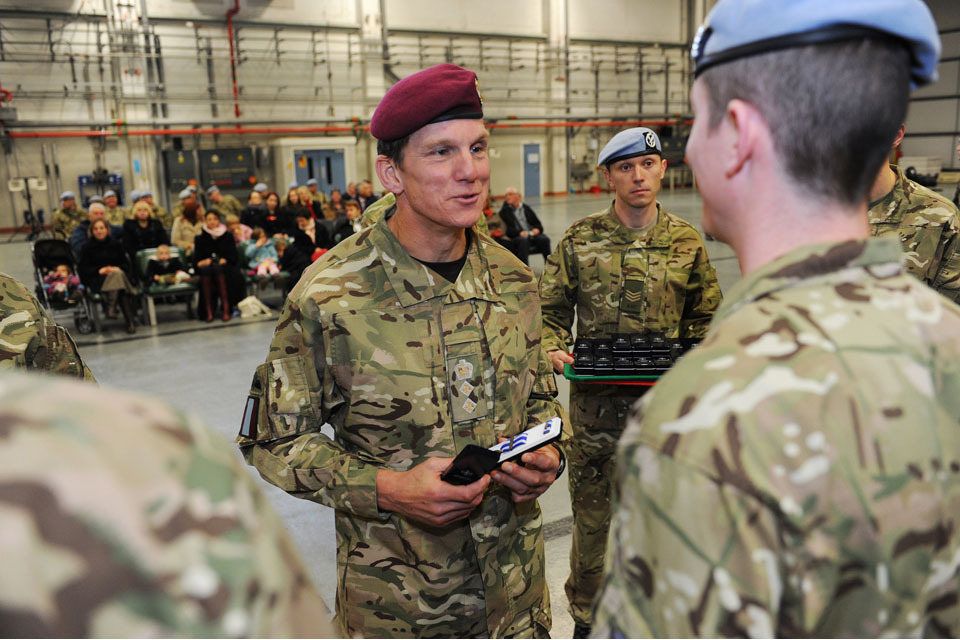Apache crews receive Afghanistan and Libya campaign medals 