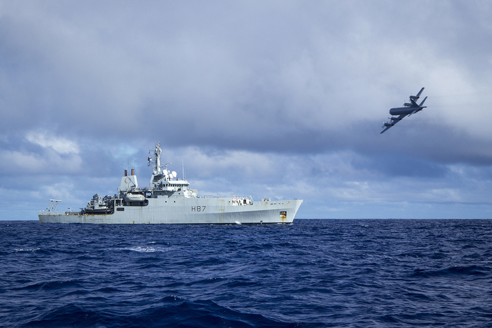 HMS Echo continues hunt for missing Malaysian airliner