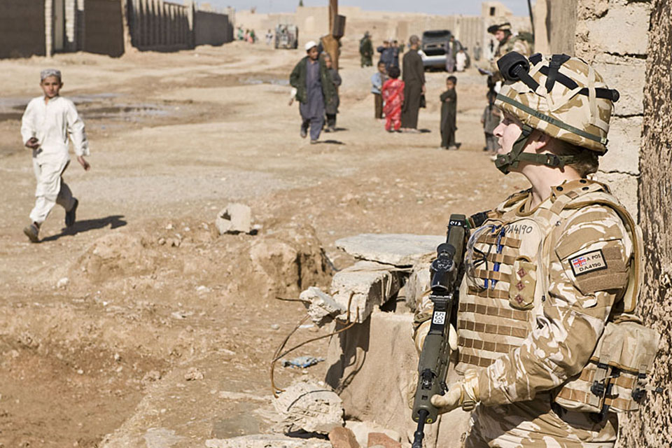 A British servicewoman in a CIMIC (Civil-Military Co-operation) role on patrol in Lashkar Gah, Helmand province, southern Afghanistan (stock image)
