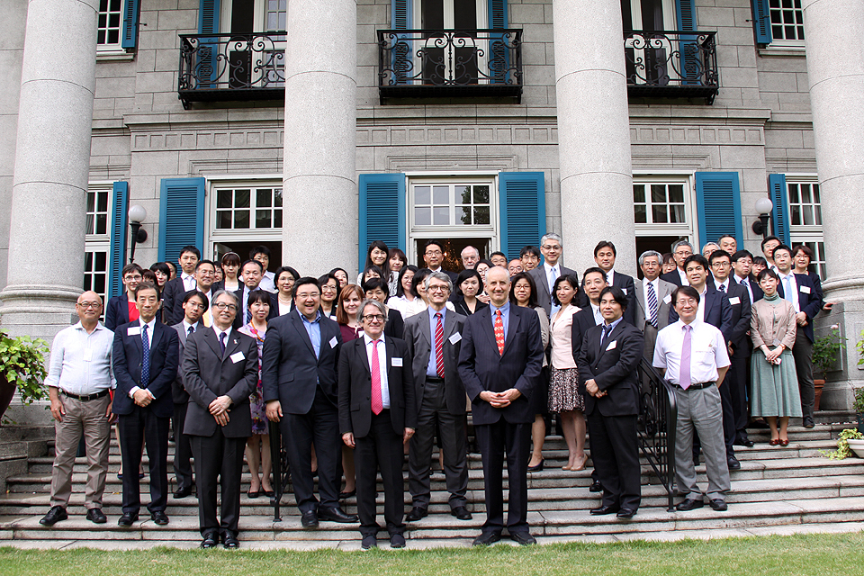 Innovation in cancer clinical trials - sharing international experience
