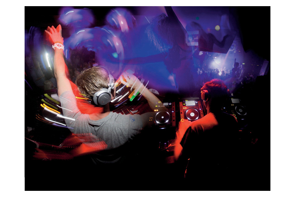 Military mixmasters   soldiers on the decks