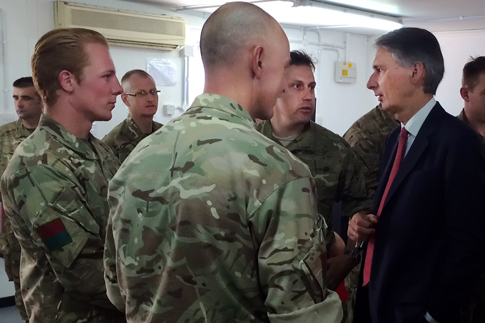 Philip Hammond meets UK troops transiting through the Gulf