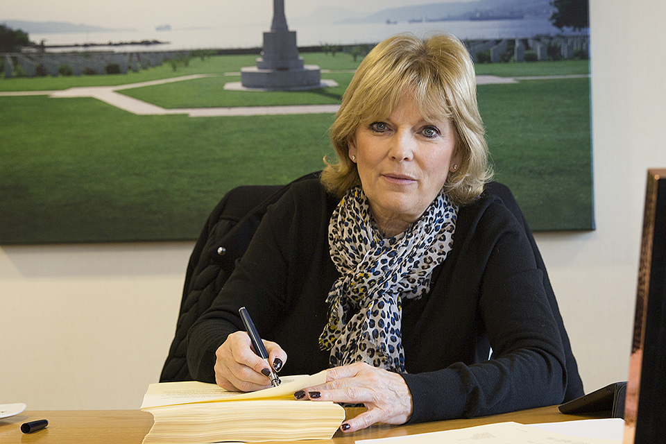 Minister encourages further support under the Community Covenant