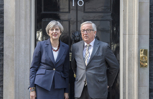 Prime Minister Theresa May and European Commission President Juncker standing outside 10 Downing Street