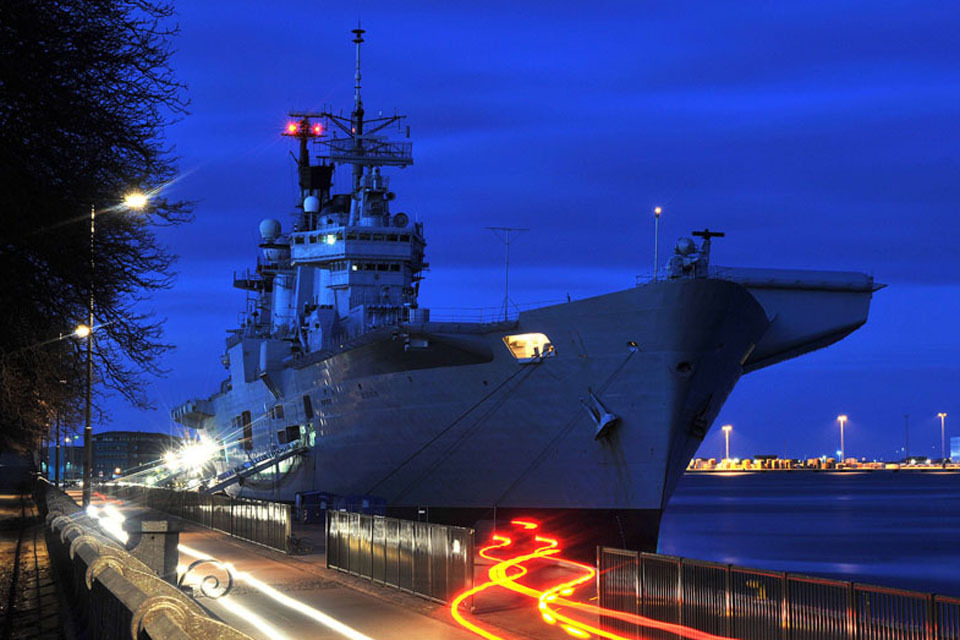 HMS Illustrious works with Danish military in Copenhagen