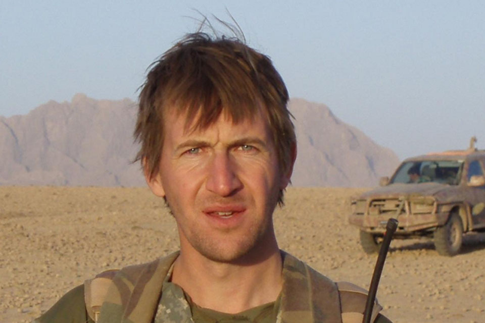 Dan Jarvis was commissioned into The Parachute Regiment in 1997