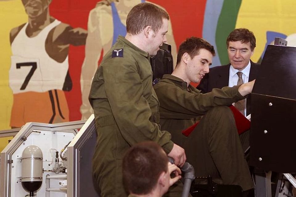 Defence minister visits young engineers at RAF Cosford