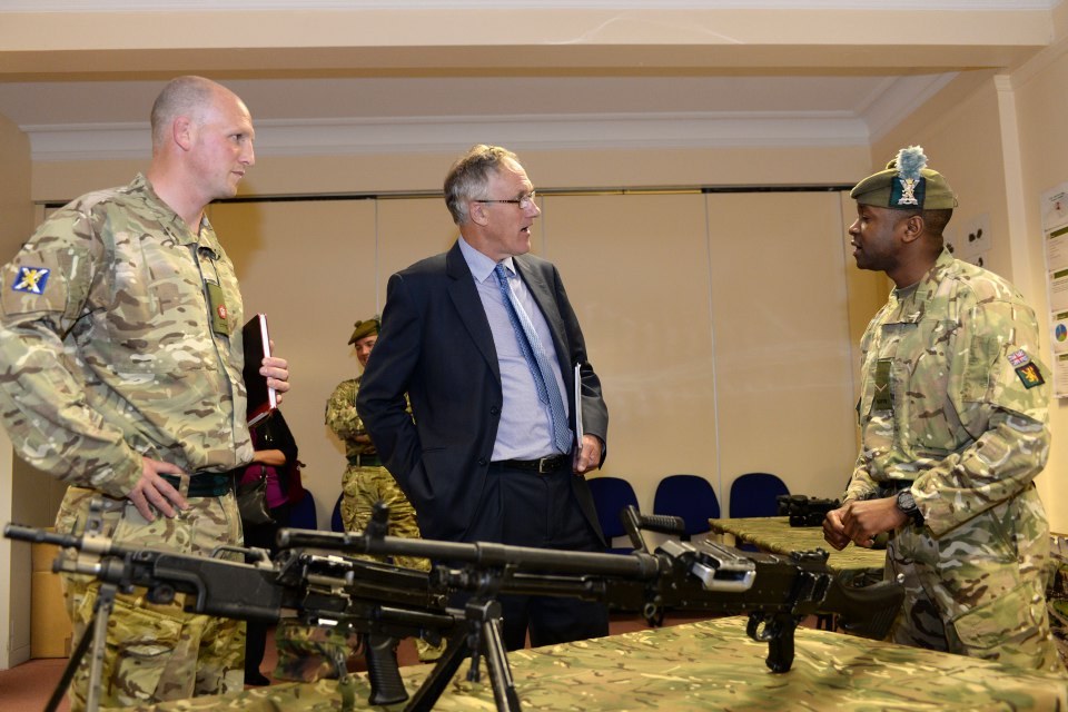 Minister for Reserves visits troops in Edinburgh and Leuchars
