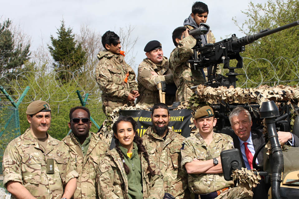 Defence minister meets teenagers taking part in pilot Army supercamp