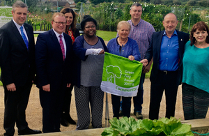 Marcus Jones sees the hard work behind Rugby's @GreenFlagAward winning parks