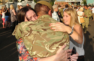 A member of Corunna Company, 3rd Battalion The Yorkshire Regiment receives a warm welcome home in Warminster