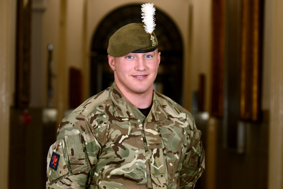 Gallantry award for soldier who rescued wounded comrade