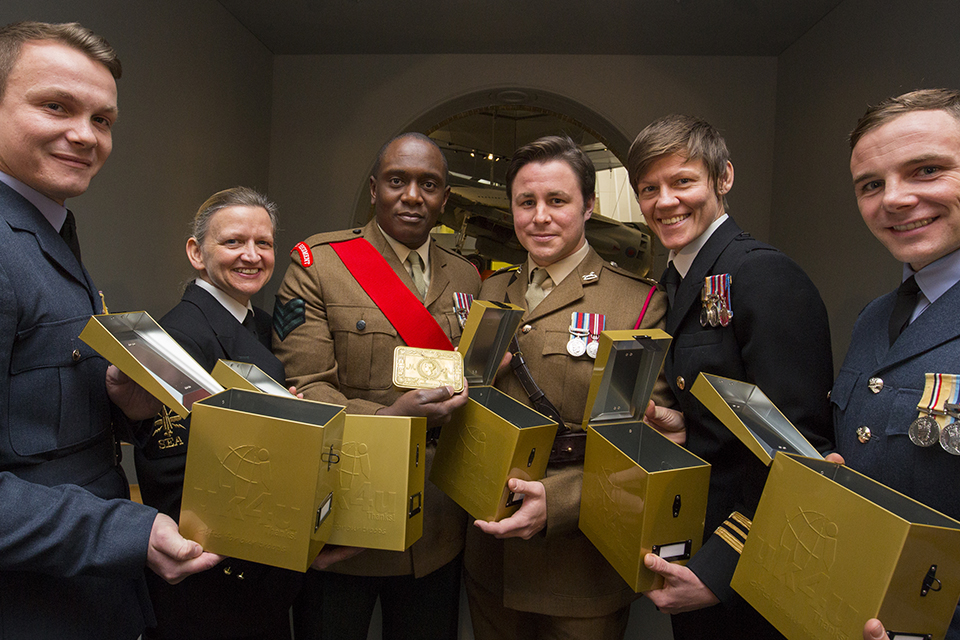 Service personnel with boxes from 1914 and today