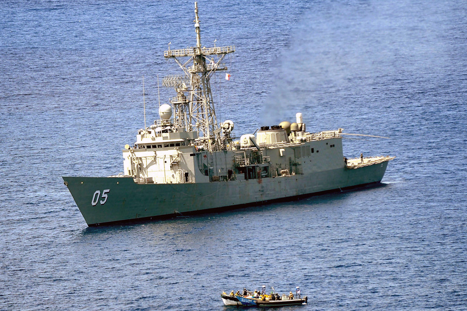Royal Navy helps apprehend Somali pirates