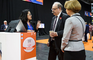 Pae_Natwilai_Sir_Mark_Walport_Dr_Ruth_McKernan