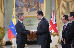 The British Ambassador presented his Letter of Credentials to President Nicolás Maduro / El Embajador Británico presentó sus Cartas Credenciales al Presidente Nicolás Maduro.