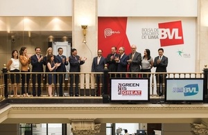 British Ambassador Anwar Choudhury and the President of the BVL, Marco Antonio Zaldívar, rang the trading bell in order to promote investment in Green Bonds in Peru at the Lima Stock Exchange.