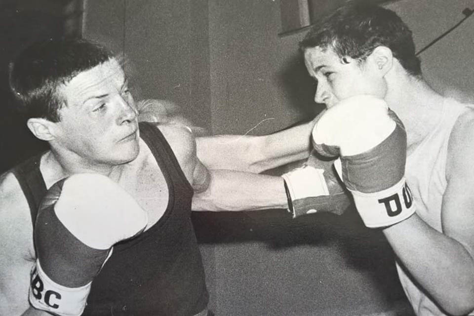 Daz Chapple (left) in a boxing match in his youth