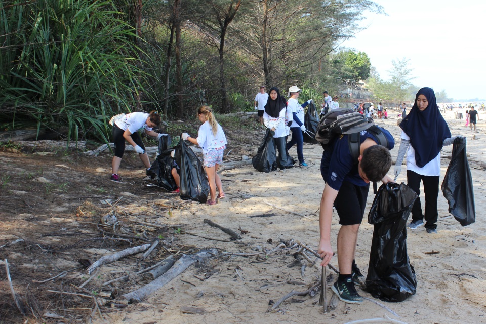 Volunteers picking up rubbish on Berakas Beach