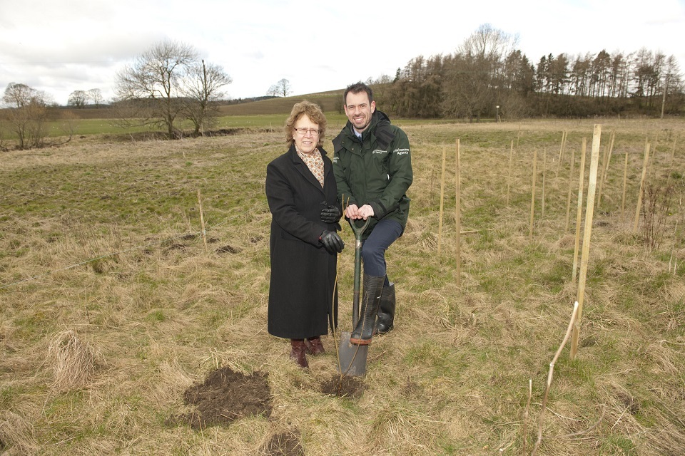 First tree planted in River Aire natural flood management pilot