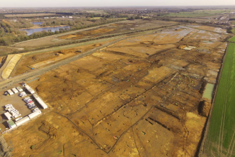 Image showing the excavation of a Roman trade distribution centre on the A14 Cambridge to Huntingdon scheme
