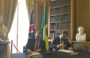 Picture of Dr Liam Fox and Minister Marcos Jorge de Lima signing joint statement.