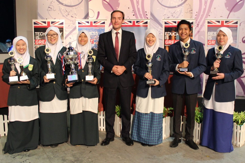 British High Commissioner Richard Lindsay with the champions and runner ups of The Great Debate Competition 2018