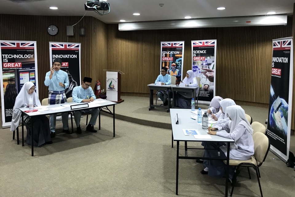 Hassanal Bolkiah Arabic Boys School debating against Maktab Sains