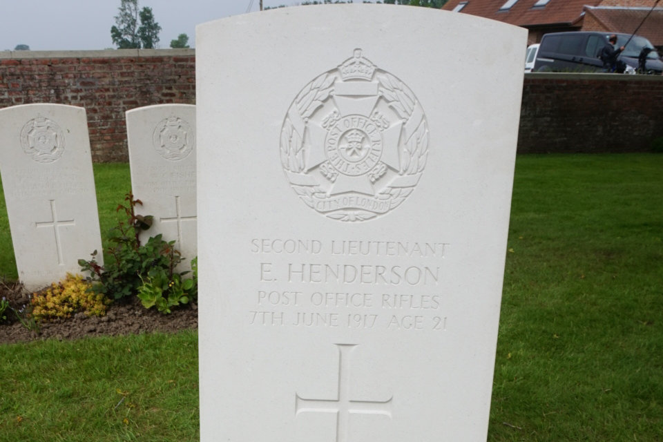 2nd Lt. Henderson’s headstone bearing a poignant message (Crown Copyright), all rights reserved