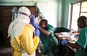 Ebola health workers get ready to visit suspected Ebola patients in the DRC. Credit: Unicef