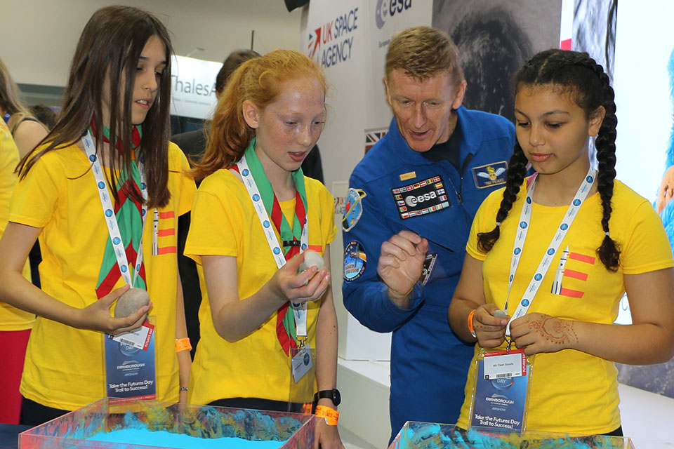 Tim Peake and children recreate an experiment to understand more about the surface of planets.