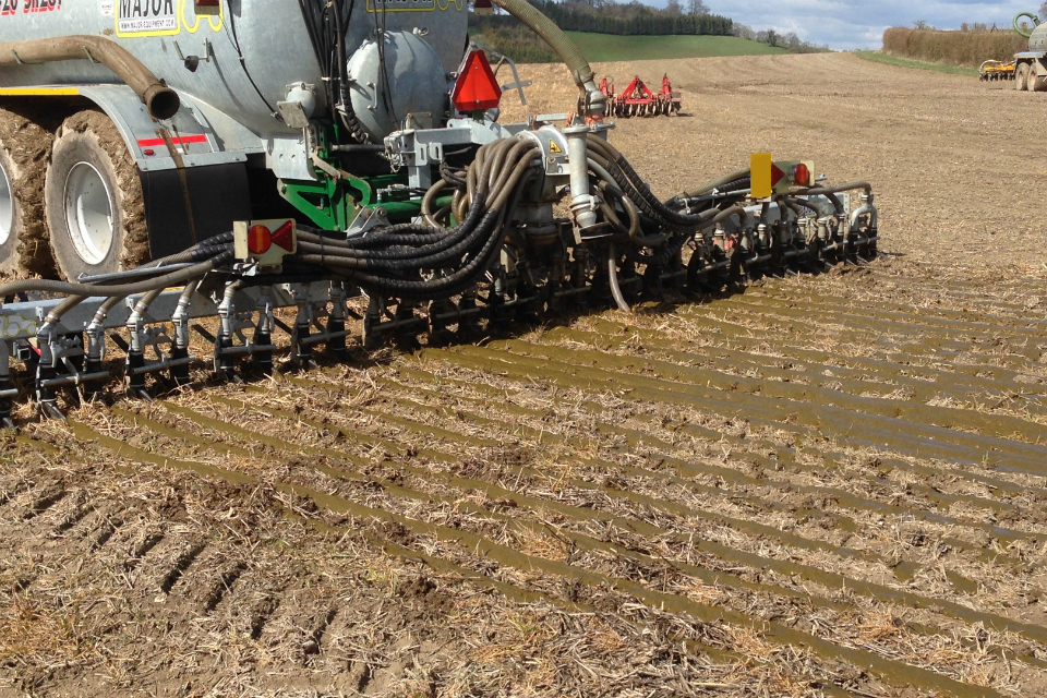 Figure 8: Application of slurry with a trailing shoe. 