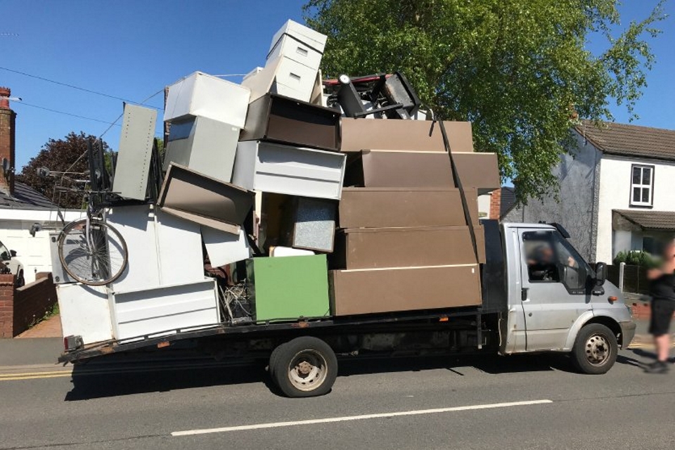 Image of an overloaded lorry