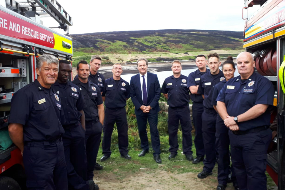 Minister meets and thanks wildfire firefighters