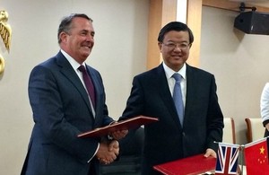 Photo of Secretary of State, Liam Fox with Ni Yuefeng, Minister of the General Administration of Customs of China.