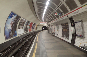 Image of the westbound platform at Notting Hill Gate station