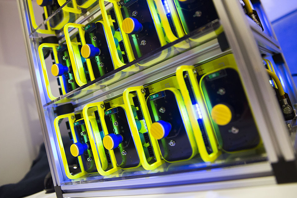 Future electric vehicles: new Faraday battery challenge funding