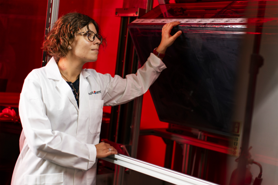 Photocentric research scientist Sarah Karmel